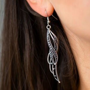 Rhinestones Earrings. NWT